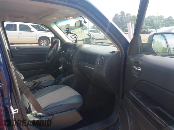 2016 Jeep Patriot Latitude with VIN 1C4NJRFB0GD608488, listed as a IAAI auction lot 42427746 with 88,325 mi miles and . Bid and sale history available at DreamBid. Image 5.