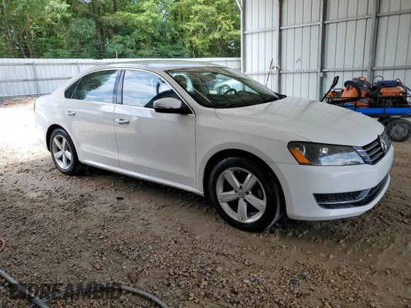 2014 Volkswagen Passat SE z VIN 1VWBT7A34EC075708, wystawiony jako Copart lot #57662405 z przebiegiem 78 077 mil mil oraz Szkoda całkowita • Salvage title. Historia ofert i sprzedaży dostępna na DreamBid. Obrazek 4.