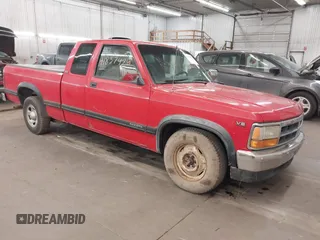 1996 Dodge Dakota z VIN 1B7GL23X5TS515398, wystawiony jako IAAI lot #41837429 z przebiegiem 118 838 mil mil oraz . Historia ofert i sprzedaży dostępna na DreamBid. Obrazek 1.