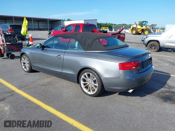 2013 Audi A5 Premium Plus z VIN WAULFAFH5DN009944, wystawiony jako IAAI lot #42508314 z przebiegiem 233 593 mil mil oraz . Historia ofert i sprzedaży dostępna na DreamBid. Obrazek 3.