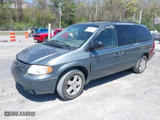 2005 Dodge Caravan SXT with VIN 2D4GP44L95R324232, listed as a IAAI auction lot 42056320 with 200,459 mi miles. Bid and sale history available at carsss.com. Image 2.