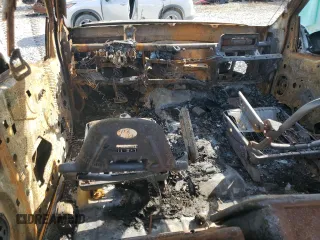 1999 Ford F-350 z VIN 1FTWX32S0XEB73729, wystawiony jako Copart lot #46487445 z przebiegiem Nie podano mil oraz Szkoda całkowita • Salvage title. Historia ofert i sprzedaży dostępna na DreamBid. Obrazek 8.
