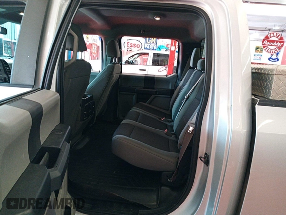 2018 Ford F-150 XL z VIN 1FTFW1E53JKF62418, wystawiony jako IAAI lot #42854294 z przebiegiem 103 964 mil mil oraz . Historia ofert i sprzedaży dostępna na DreamBid. Obrazek 7.