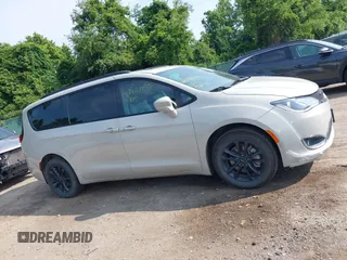 2020 Chrysler Pacifica Launch Edition with VIN 2C4RC3BGXLR267876, listed as a IAAI auction lot 42424841 with 87,586 mi miles and . Bid and sale history available at DreamBid. Image 13.
