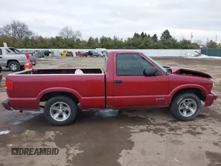 1998 Chevrolet S-10 with VIN 1GCCS144XWK264558, listed as a IAAI auction lot 41560611 with 216,629 mi miles. Bid and sale history available at carsss.com. Image 14.