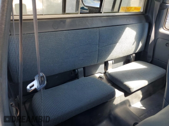 1991 Toyota Pickup z VIN JT4RN13PXM6031833, wystawiony jako Copart lot #58953095 z przebiegiem 252 237 mil mil oraz Czysty tytuł • Clean title. Historia ofert i sprzedaży dostępna na DreamBid. Obrazek 10.
