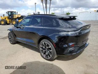 2021 Aston Martin DBX z VIN SCFVUJAW7MTV03341, wystawiony jako Copart lot #71015804 z przebiegiem 12 324 mil mil oraz Szkody całkowita. Historia ofert i sprzedaży dostępna na DreamBid. Obrazek 2.
