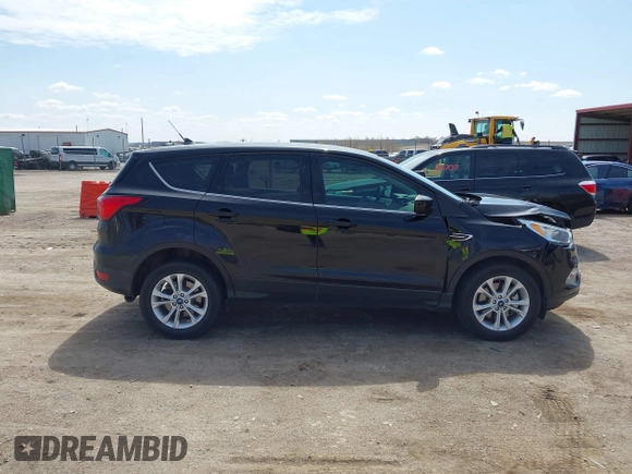 2019 Ford Escape SE z VIN 1FMCU9GDXKUB78598, wystawiony jako IAAI lot #41930913 z przebiegiem 111 284 mil mil oraz . Historia ofert i sprzedaży dostępna na DreamBid. Obrazek 13.