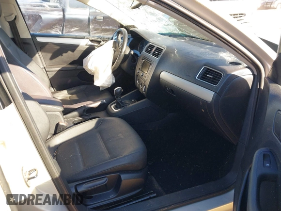 2012 Volkswagen Jetta SEL z VIN 3VWLP7AJ2CM304745, wystawiony jako IAAI lot #41164719 z przebiegiem Nie podano mil oraz . Historia ofert i sprzedaży dostępna na DreamBid. Obrazek 5.