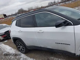 2024 Jeep Compass Limited с VIN 3C4NJDCN2RT103258, выставлен на аукционе IAAI как лот 41246086 с пробегом 3 792 миль миль и . История ставок и продаж доступна на DreamBid. Изображение 13.