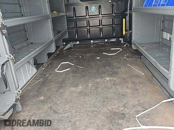 2018 Ford Transit z VIN 1FTYR1YGXJKB43964, wystawiony jako IAAI lot #42815010 z przebiegiem 118 564 mil mil oraz . Historia ofert i sprzedaży dostępna na DreamBid. Obrazek 4.