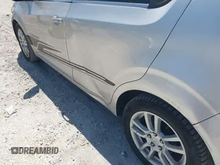 2014 Chevrolet Sonic LT z VIN 1G1JC6SH8E4235238, wystawiony jako IAAI lot #42321789 z przebiegiem 109 068 mil mil oraz . Historia ofert i sprzedaży dostępna na DreamBid. Obrazek 15.