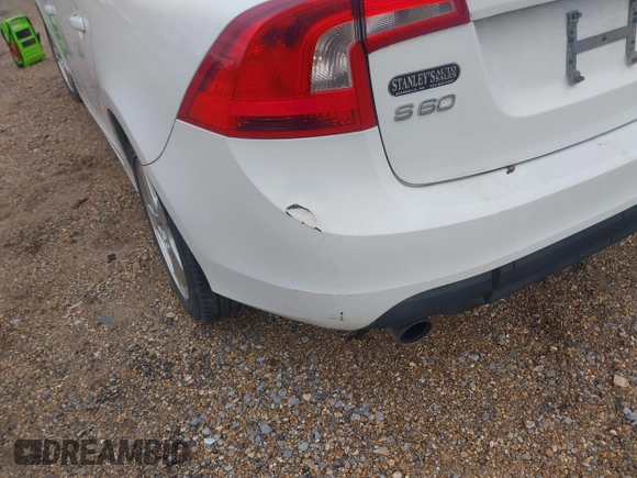 2012 Volvo S60 T5 с VIN YV1622FS6C2133602, выставлен на аукционе IAAI как лот 41041674 с пробегом 189 681 миль миль и . История ставок и продаж доступна на DreamBid. Изображение 14.