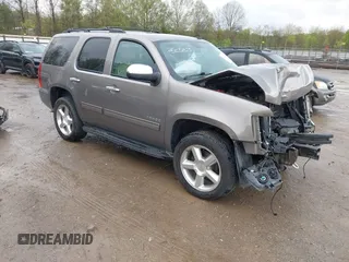 2013 Chevrolet Tahoe LT z VIN 1GNSCBE0XDR357490, wystawiony jako IAAI lot #42013034 z przebiegiem Nie podano mil oraz . Historia ofert i sprzedaży dostępna na DreamBid. Obrazek 1.