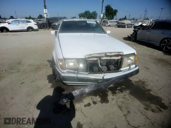 1990 Mercedes-Benz 300 CE с VIN WDBEA51D0LB167029, выставлен на аукционе Copart как лот 68581534 с пробегом 184 595 миль миль и Списание • Salvage title. История ставок и продаж доступна на DreamBid. Изображение 10.