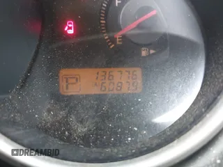 2009 Nissan Versa 1.6 z VIN 3N1CC11E69L483145, wystawiony jako IAAI lot #42240252 z przebiegiem 136 776 mil mil oraz . Historia ofert i sprzedaży dostępna na DreamBid. Obrazek 7.