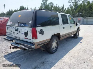 1996 GMC Suburban with VIN 1GKFK16R3TJ726521, listed as a IAAI auction lot 42055945 with 170,893 mi miles. Bid and sale history available at carsss.com. Image 4.