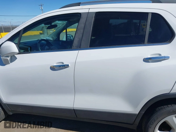 2015 Chevrolet Trax LTZ with VIN 3GNCJTSB2FL232354, listed as a IAAI auction lot 41701356 with 126,947 mi miles. Bid and sale history available at carsss.com. Image 14.