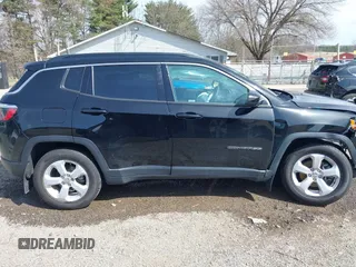 2018 Jeep Compass Latitude with VIN 3C4NJDBBXJT131370, listed as a IAAI auction lot 41850288 with 64,647 mi miles. Bid and sale history available at carsss.com. Image 13.