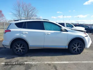 2017 Toyota RAV4 SE z VIN 2T3JFREV7HW668686, wystawiony jako IAAI lot #41832458 z przebiegiem 66 159 mil mil oraz . Historia ofert i sprzedaży dostępna na DreamBid. Obrazek 13.