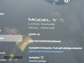 2024 Tesla Model Y Long Range z VIN 7SAYGDEEXRA263444, wystawiony jako IAAI lot #40199252 z przebiegiem 9 540 mil mil oraz . Historia ofert i sprzedaży dostępna na DreamBid. Obrazek 15.
