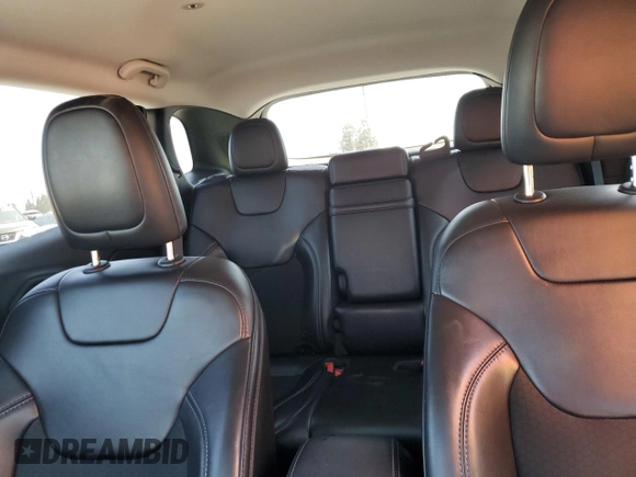 2019 Jeep Cherokee Latitude Plus z VIN 1C4PJLLB7KD308143, wystawiony jako Copart lot #61505205 z przebiegiem 94 897 mil mil oraz Szkoda całkowita • Salvage title. Historia ofert i sprzedaży dostępna na DreamBid. Obrazek 10.
