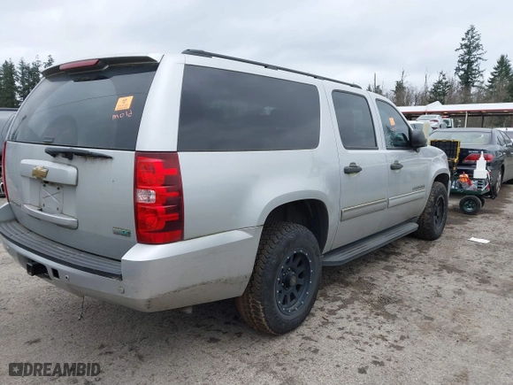 2010 Chevrolet Suburban LS with VIN 1GNUKHE33AR254447, listed as a IAAI auction lot 41727372 with 178,798 mi miles. Bid and sale history available at carsss.com. Image 4.