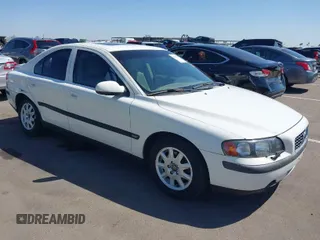 2002 Volvo S60 with VIN YV1RS61RX22155450, listed as a IAAI auction lot 41988229 with 86,115 mi miles. Bid and sale history available at carsss.com. Image 1.