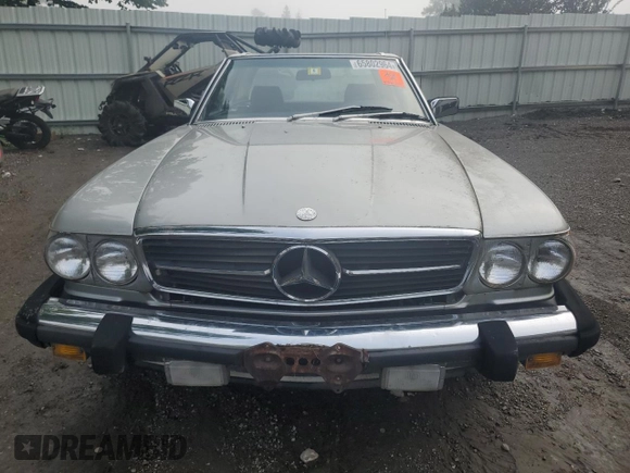 1986 Mercedes-Benz 560 SL z VIN WDBBA48D2GA044461, wystawiony jako Copart lot #65802964 z przebiegiem 128 074 mil mil oraz Czysty tytuł • Clean title. Historia ofert i sprzedaży dostępna na DreamBid. Obrazek 5.