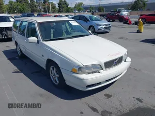 2000 Volvo V70 with VIN YV1LW61J4Y2646710, listed as a IAAI auction lot 42342180 with Not provided miles and . Bid and sale history available at DreamBid. Image 1.