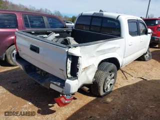 2016 Toyota Tacoma SR with VIN 5TFCZ5AN6GX031636, listed as a IAAI auction lot 41697761 with 154,571 mi miles. Bid and sale history available at carsss.com. Image 4.