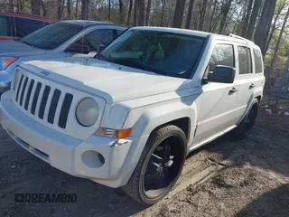 2008 Jeep Patriot Sport с VIN 1J8FT28028D591916, выставлен на аукционе IAAI как лот 41892045 с пробегом 199 004 миль миль и . История ставок и продаж доступна на DreamBid. Изображение 2.