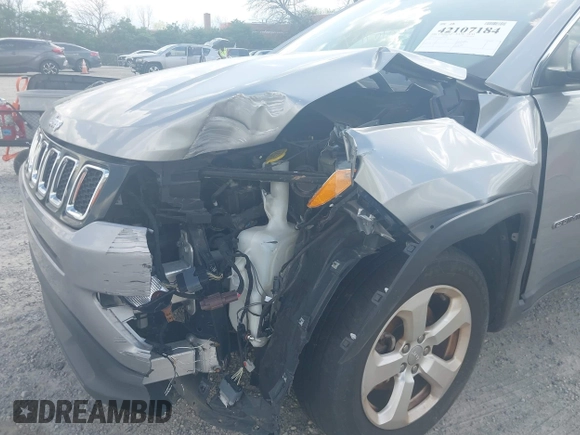 2019 Jeep Compass Altitude z VIN 3C4NJCBB7KT742453, wystawiony jako IAAI lot #42107184 z przebiegiem 97 683 mil mil oraz . Historia ofert i sprzedaży dostępna na DreamBid. Obrazek 6.