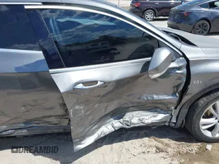 2018 Infiniti QX30 Premium z VIN SJKCH5CPXJA003377, wystawiony jako IAAI lot #41876556 z przebiegiem 91 673 mil mil oraz . Historia ofert i sprzedaży dostępna na DreamBid. Obrazek 17.