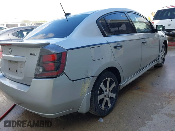 2012 Nissan Sentra SR z VIN 3N1AB6AP9CL619798, wystawiony jako IAAI lot #42382829 z przebiegiem 228 667 mil mil oraz . Historia ofert i sprzedaży dostępna na DreamBid. Obrazek 4.