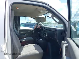 2017 GMC Savana Cargo Van with VIN 1GTW7AFF1H1913587, listed as a IAAI auction lot 40216941 with 269,708 mi miles. Bid and sale history available at carsss.com. Image 5.