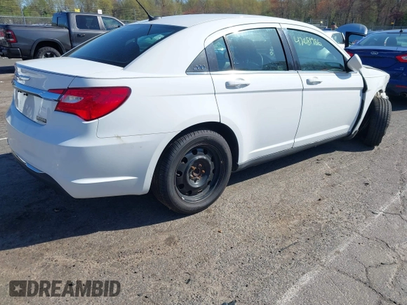 2014 Chrysler 200 LX z VIN 1C3CCBAB1EN146728, wystawiony jako IAAI lot #42081986 z przebiegiem 154 201 mil mil oraz . Historia ofert i sprzedaży dostępna na DreamBid. Obrazek 4.