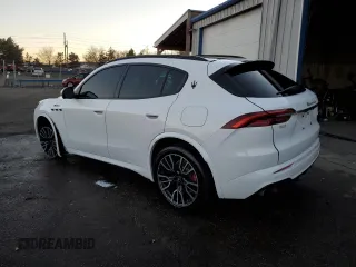 2023 Maserati Grecale Modena z VIN ZN682AVM9P7429488, wystawiony jako Copart lot #59831313 z przebiegiem 2103 mil mil oraz . Historia ofert i sprzedaży dostępna na DreamBid. Obrazek 2.