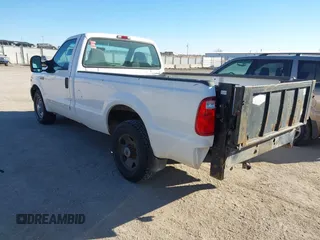 2002 Ford Super Duty F-250 XL with VIN 1FTNF20L12EB69721, listed as a IAAI auction lot 41324860 with 232,751 mi miles. Bid and sale history available at carsss.com. Image 3.