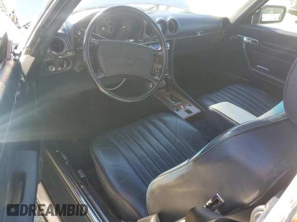 1988 Mercedes-Benz 560 SL z VIN WDBBA48D1JA078995, wystawiony jako Copart lot #89274725 z przebiegiem 119 355 mil mil oraz Szkoda całkowita • Salvage title. Historia ofert i sprzedaży dostępna na DreamBid. Obrazek 8.
