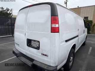 2023 GMC Savana Cargo z VIN 1GTW7AFP8P1143721, wystawiony jako IAAI lot #42383234 z przebiegiem 40 767 mil mil oraz . Historia ofert i sprzedaży dostępna na DreamBid. Obrazek 5.