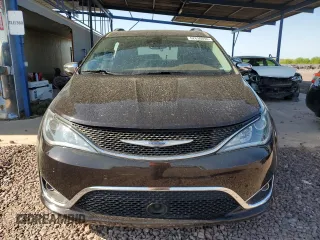 2018 Chrysler Pacifica Limited z VIN 2C4RC1GG2JR122308, wystawiony jako Copart lot #62636694 z przebiegiem 52 189 mil mil oraz Szkody całkowita. Historia ofert i sprzedaży dostępna na DreamBid. Obrazek 5.