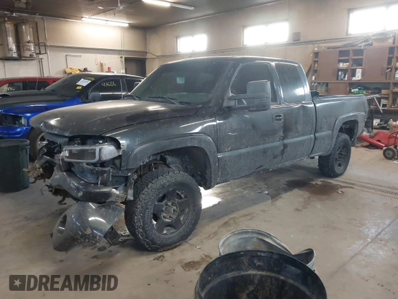 2004 GMC Sierra 1500 SLT with VIN 1GTEK19T24E403053, listed as a IAAI auction lot 41433599 with 162,302 mi miles. Bid and sale history available at carsss.com. Image 2.