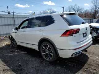 2022 Volkswagen Tiguan SEL R-Line with VIN 3VV4B7AXXNM096239, listed as a Copart auction lot 50471705 with 32,283 mi miles and Salvage Title. Bid and sale history available at carsss.com. Image 2.