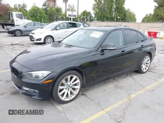 2013 BMW 3 Series 328i z VIN WBA3C1G52DNR47221, wystawiony jako IAAI lot #42818436 z przebiegiem 131 021 mil mil oraz . Historia ofert i sprzedaży dostępna na DreamBid. Obrazek 2.