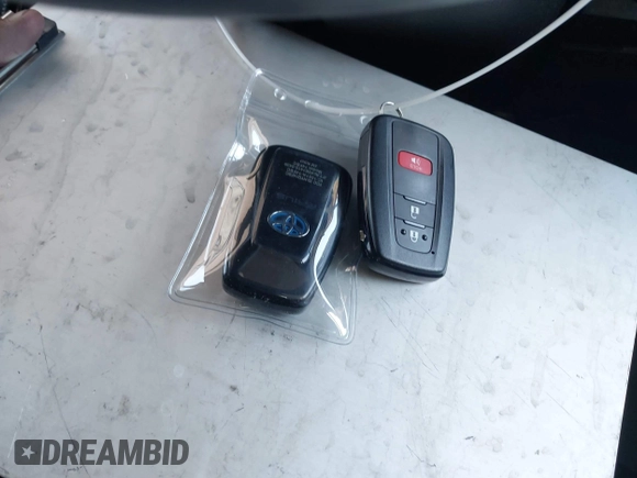 2020 Toyota Prius L Eco z VIN JTDKARFU4L3116504, wystawiony jako IAAI lot #42178279 z przebiegiem 33 668 mil mil oraz . Historia ofert i sprzedaży dostępna na DreamBid. Obrazek 11.