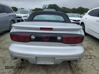 2002 Pontiac Firebird Trans Am z VIN 2G2FV32GX22126136, wystawiony jako Copart lot #74893254 z przebiegiem 7725 mil mil oraz Szkody całkowita. Historia ofert i sprzedaży dostępna na DreamBid. Obrazek 6.
