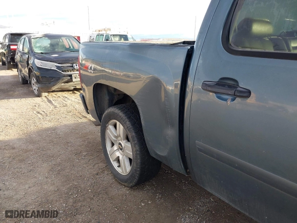 2008 Chevrolet Silverado 1500 LTZ with VIN 3GCEK13M18G191164, listed as a IAAI auction lot 40794522 with 180,509 mi miles. Bid and sale history available at carsss.com. Image 17.