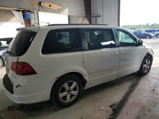 2011 Volkswagen Routan SE with VIN 2V4RW3DG7BR717718, listed as a Copart auction lot 63480915 with 271,938 mi miles and Salvage title. Bid and sale history available at DreamBid. Image 3.