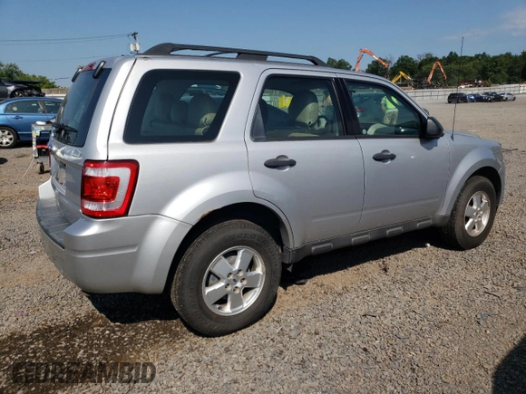 2011 Ford Escape XLS z VIN 1FMCU0C77BKB10475, wystawiony jako Copart lot #65480065 z przebiegiem 90 760 mil mil oraz Czysty tytuł • Clean title. Historia ofert i sprzedaży dostępna na DreamBid. Obrazek 3.
